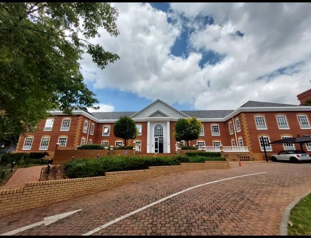 202M² OFFICE TO LET IN BRYANSTON